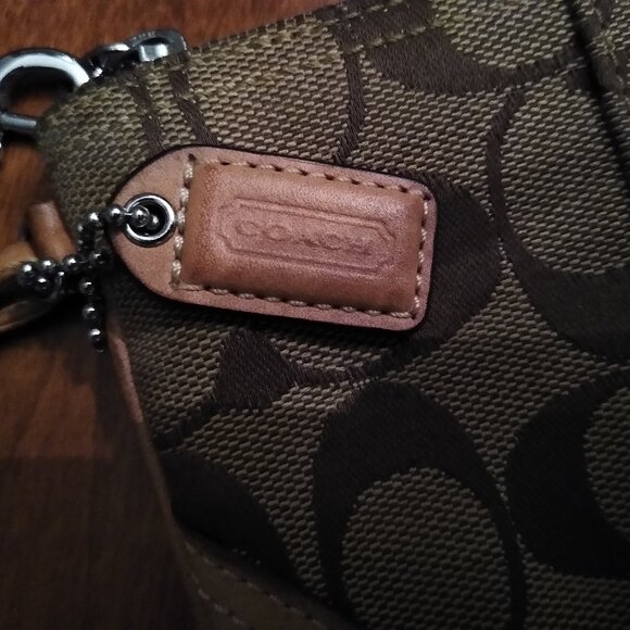 Coach Corner Zip Wristlet in Signature Canvas - Picture 6 of 9